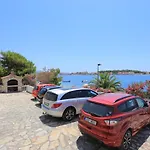 Brodarica 15270c شقة *