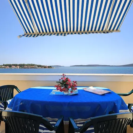 Brodarica 15270c * Sibenik