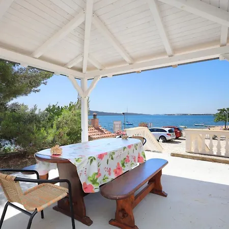 Apartment Brodarica 15270c Sibenik