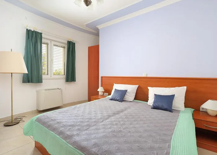 Brodarica 15270c Šibenik